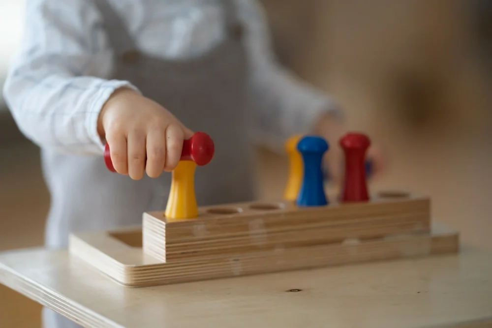 モンテッソーリ教育のおもちゃ選び15選｜子どもの英語力を伸ばすヒント